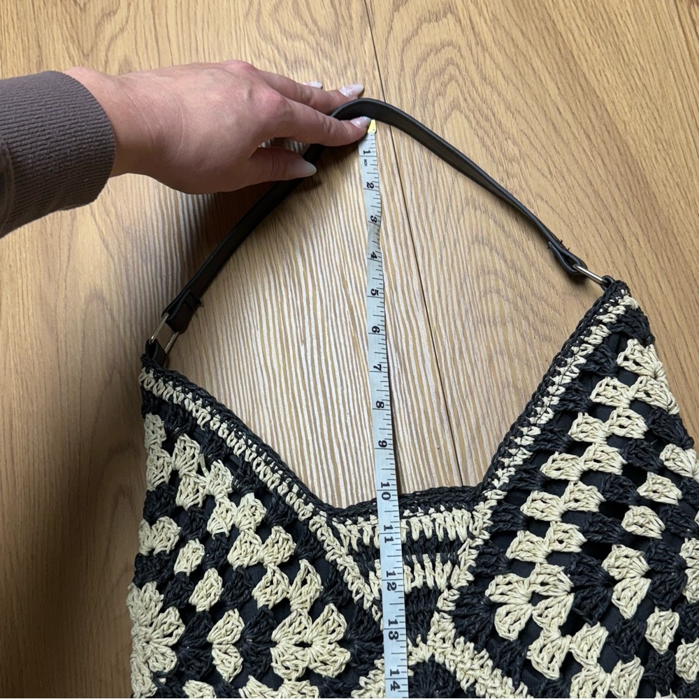 NWOT Wildflowers woven Hobo summer Bag in Black & Cream
Handmade shoulder purse - Picture 11 of 11